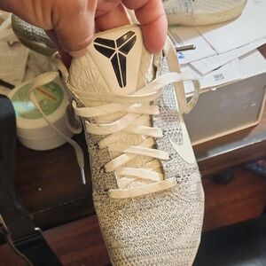 Nike Kobe Flyknit Low-Top Sneaker in Cream and Gray Knit